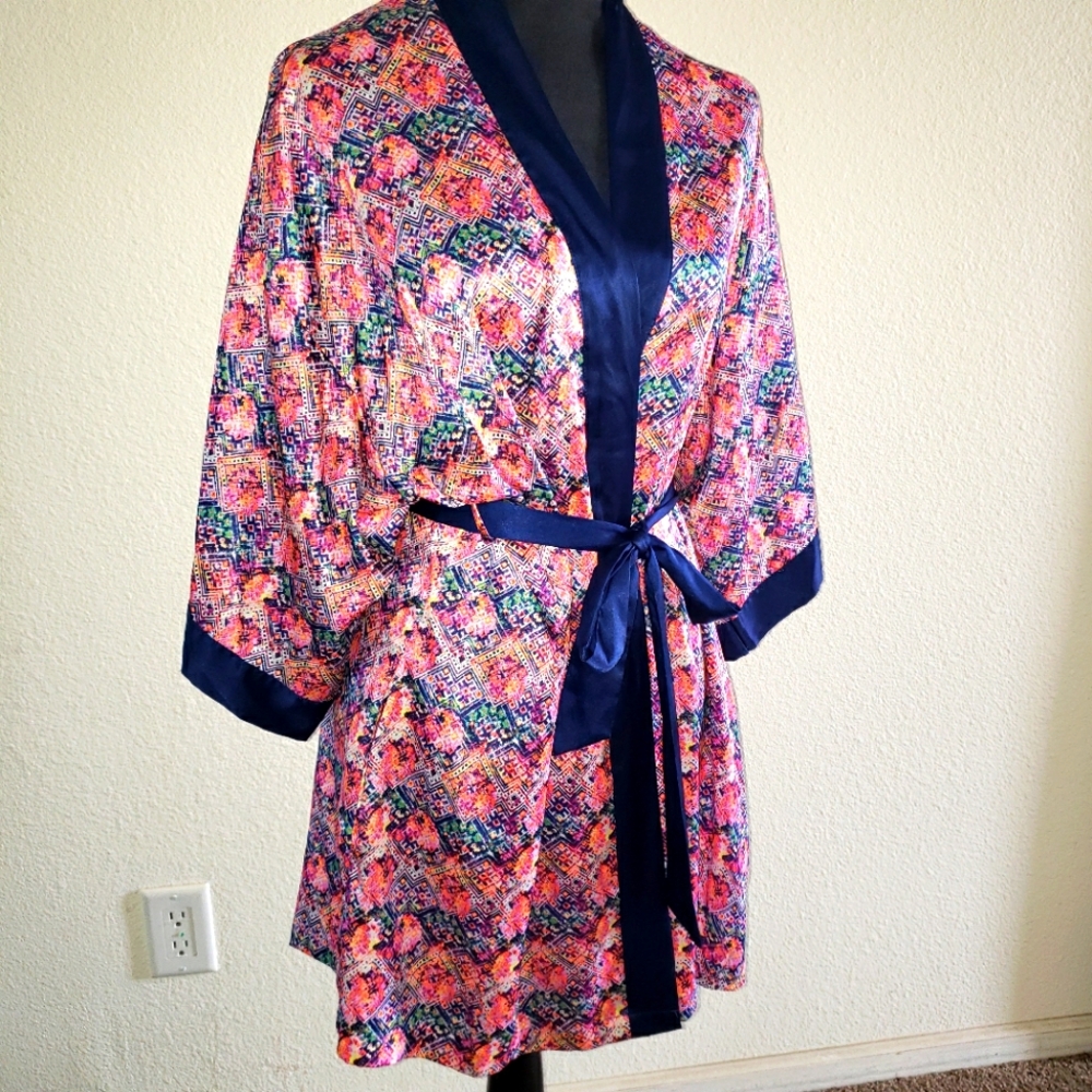 Victoria’s Secret Silky Black Label Short Navy Kimono Robe Sz. XS/S Wrap Around